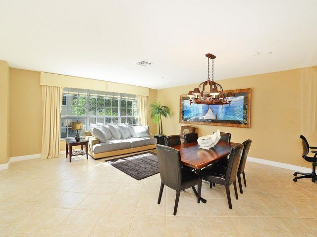 Дом в аренду по адресу 5510 NE Trieste Terrace - фото 6378231