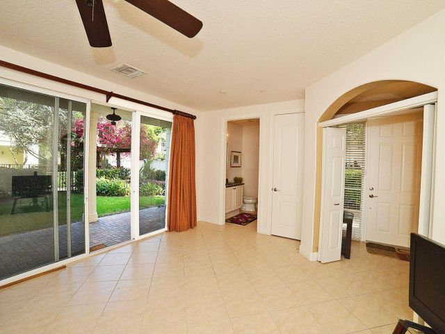 Дом в аренду по адресу 5510 NE Trieste Terrace - фото 6378234