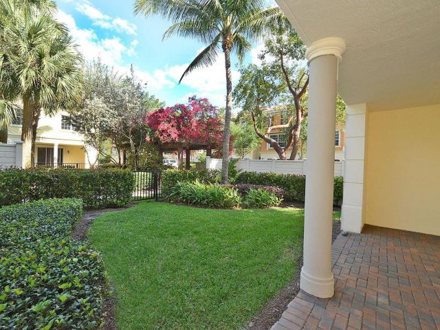 Дом в аренду по адресу 5510 NE Trieste Terrace - фото 6378235