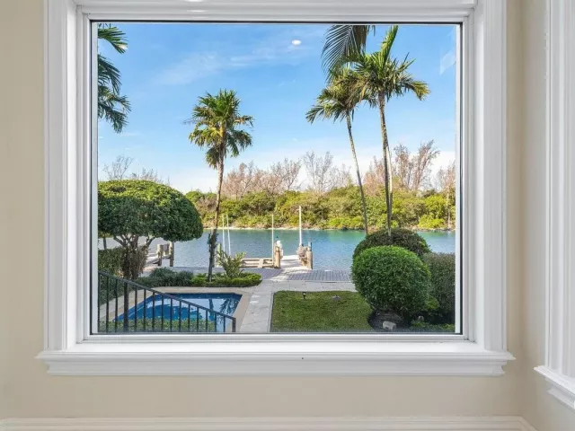 Продажа дома по адресу 549 NE 19th Avenue C - фото 8966709