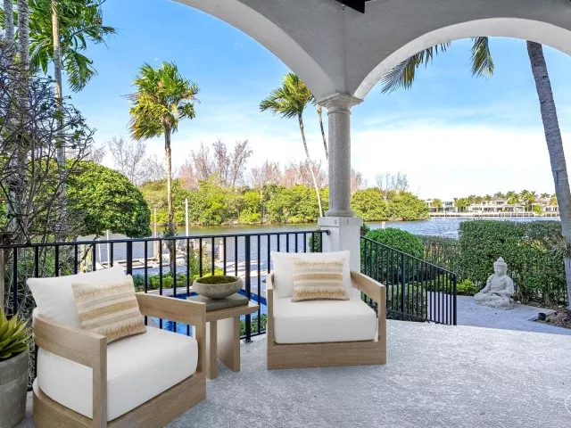 Продажа дома по адресу 549 NE 19th Avenue C - фото 8966710