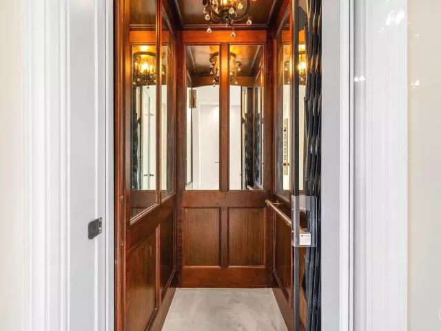 Продажа дома по адресу 549 NE 19th Avenue C - фото 8966712