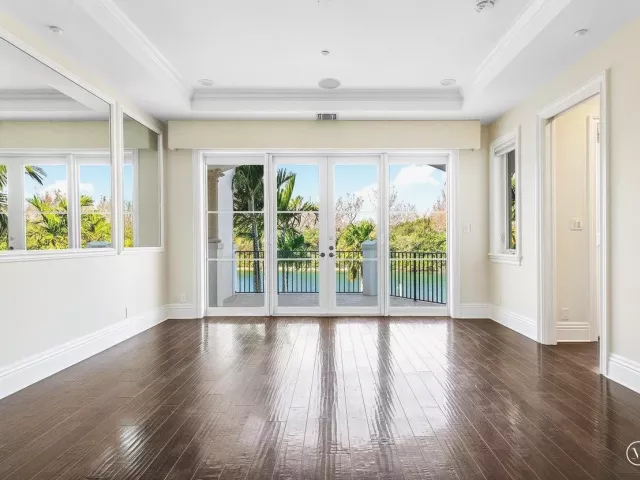Продажа дома по адресу 549 NE 19th Avenue C - фото 8966715