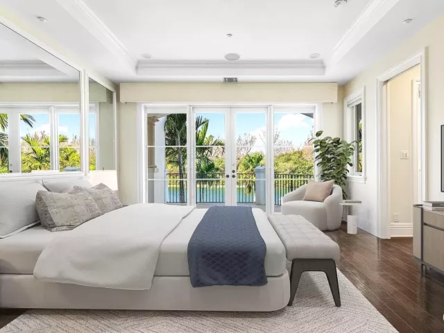 Продажа дома по адресу 549 NE 19th Avenue C - фото 8966716