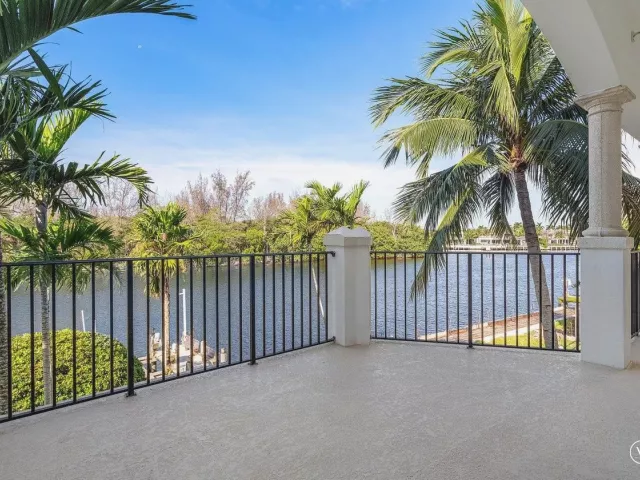 Продажа дома по адресу 549 NE 19th Avenue C - фото 8966719