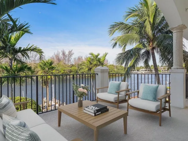 Продажа дома по адресу 549 NE 19th Avenue C - фото 8966720