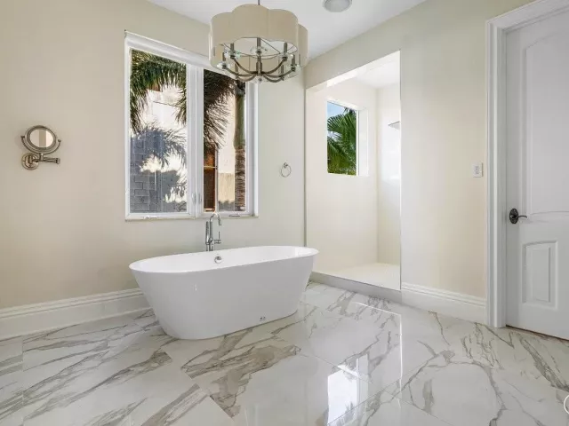Продажа дома по адресу 549 NE 19th Avenue C - фото 8966721