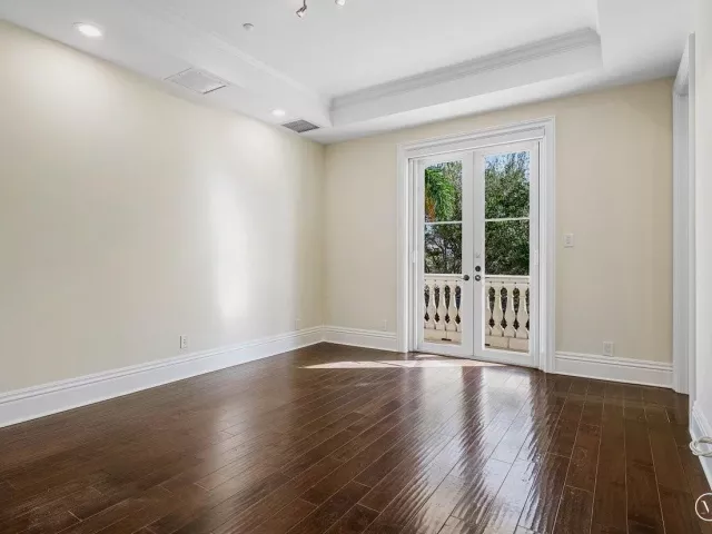 Продажа дома по адресу 549 NE 19th Avenue C - фото 8966726