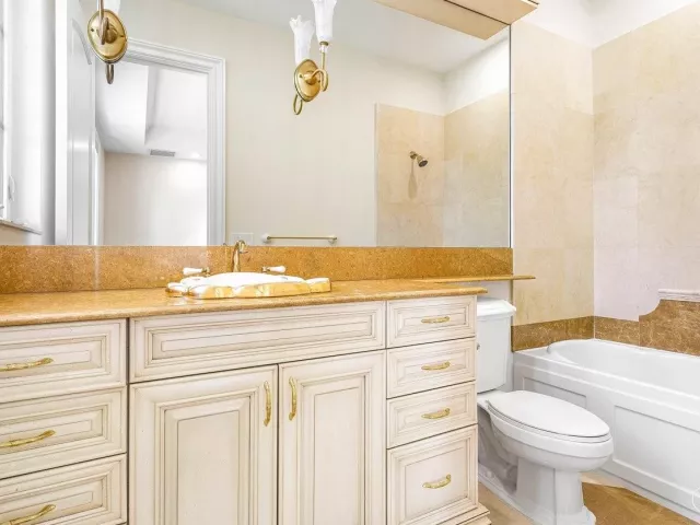 Продажа дома по адресу 549 NE 19th Avenue C - фото 8966728