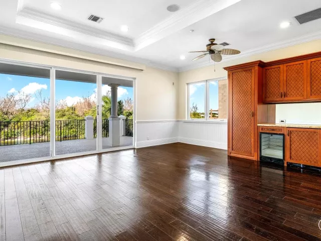 Продажа дома по адресу 549 NE 19th Avenue C - фото 8966729