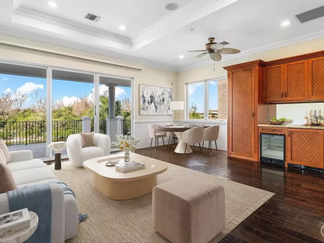 Продажа дома по адресу 549 NE 19th Avenue C - фото 8966730