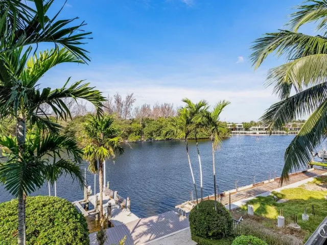 Продажа дома по адресу 549 NE 19th Avenue C - фото 8966735