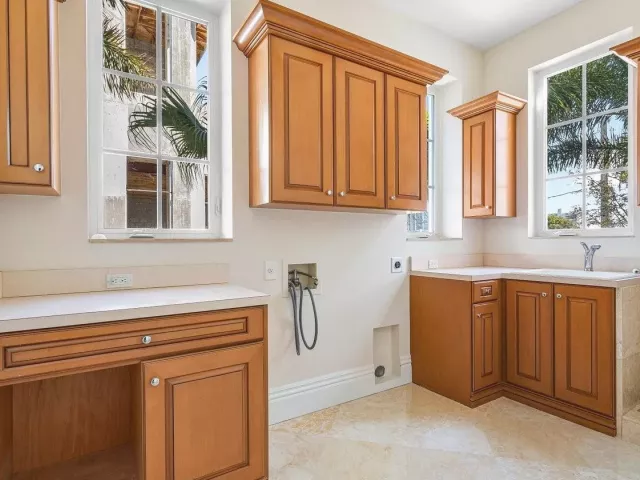 Продажа дома по адресу 549 NE 19th Avenue C - фото 8966739