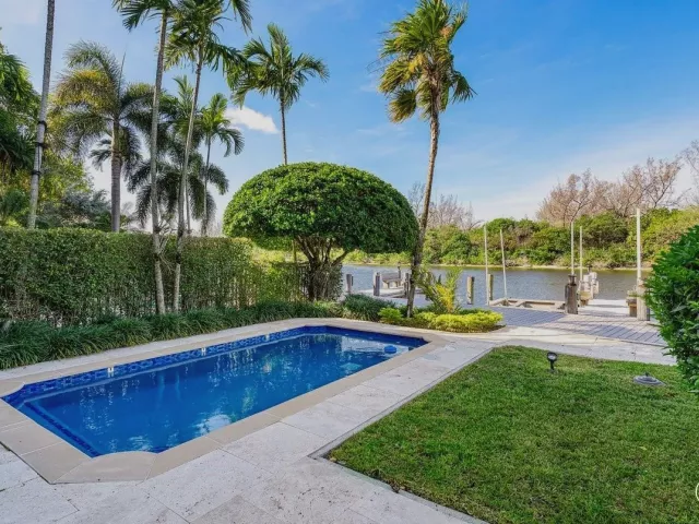 Продажа дома по адресу 549 NE 19th Avenue C - фото 8966740