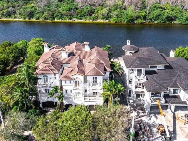 Продажа дома по адресу 549 NE 19th Avenue C - фото 8966744
