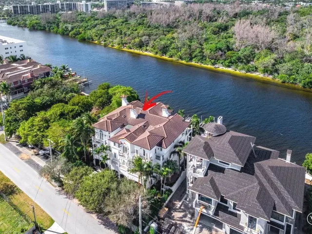 Продажа дома по адресу 549 NE 19th Avenue C - фото 8966745