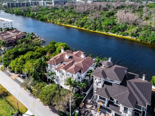 Продажа дома по адресу 549 NE 19th Avenue C - фото 8966746