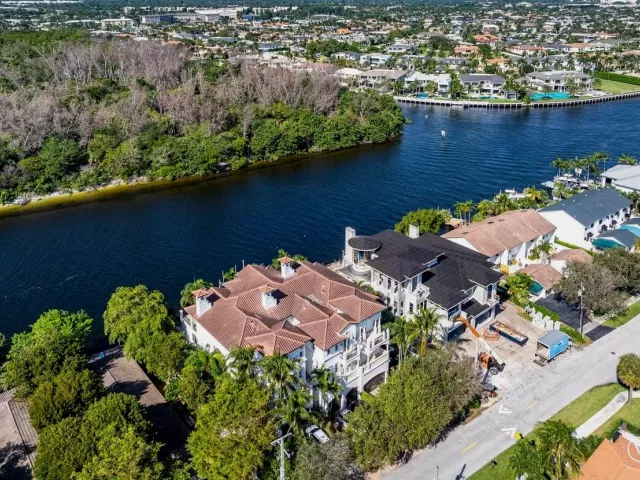 Продажа дома по адресу 549 NE 19th Avenue C - фото 8966747