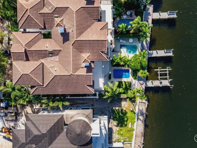 Продажа дома по адресу 549 NE 19th Avenue C - фото 8966748