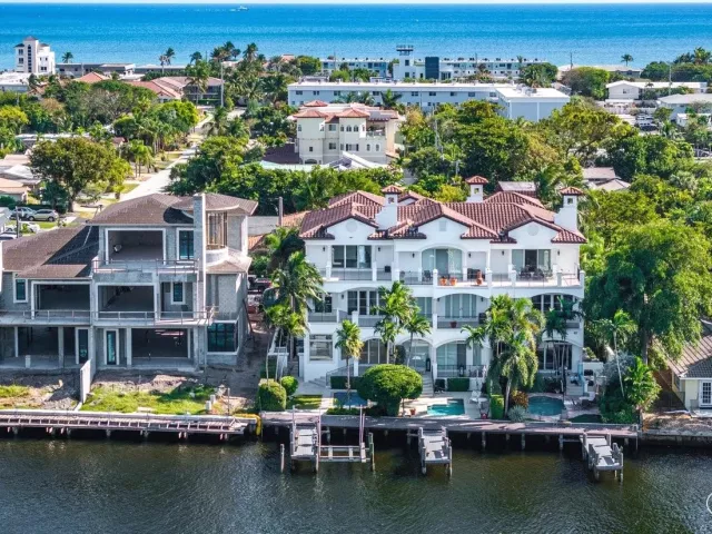 Продажа дома по адресу 549 NE 19th Avenue C - фото 8966751