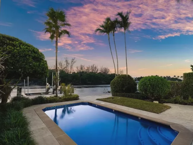 Продажа дома по адресу 549 NE 19th Avenue C - фото 8966761