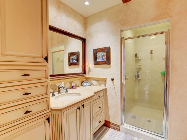 Дом в аренду по адресу 2570 NW 27th Street - фото 6399883