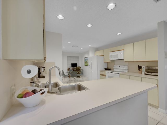 Дом в аренду по адресу 17094 Boca Club Boulevard 4 - фото 6391624