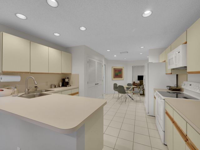 Дом в аренду по адресу 17094 Boca Club Boulevard 4 - фото 6391625