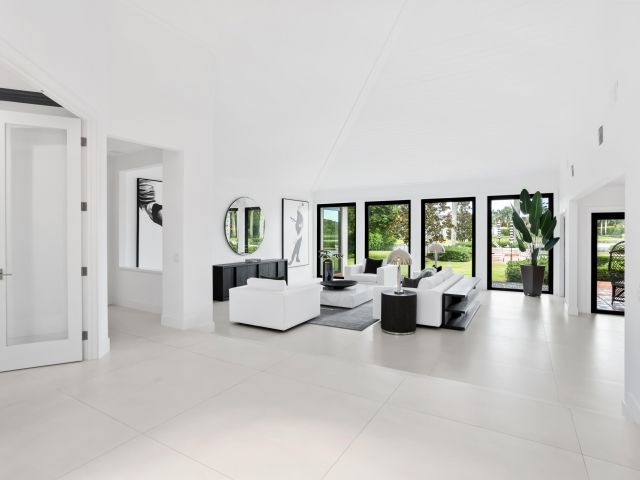 Продажа дома по адресу 18743 Long Lake Drive - фото 6937080