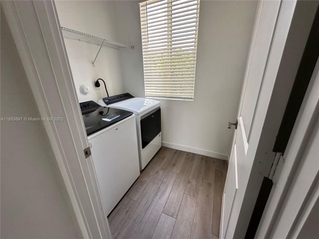 Дом в аренду по адресу 1092 SE 23rd Ave 1092 - фото 7484133