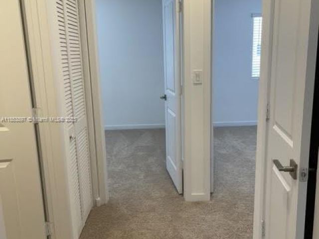 Дом в аренду по адресу 1092 SE 23rd Ave 1092 - фото 7484135