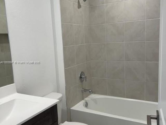 Дом в аренду по адресу 1092 SE 23rd Ave 1092 - фото 7484137