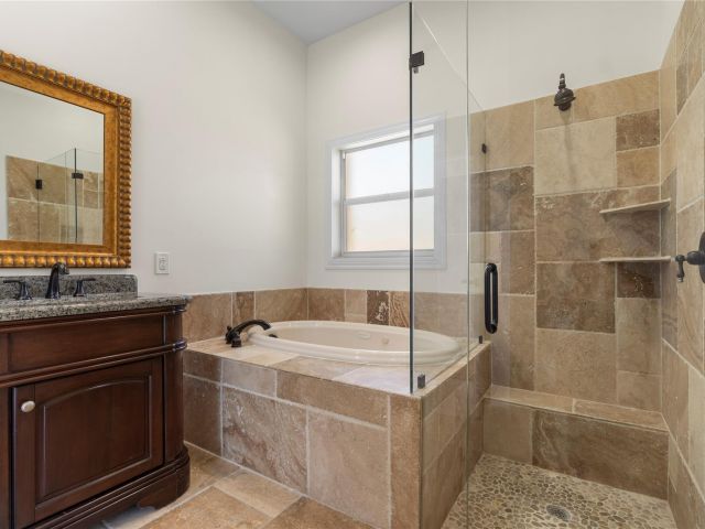 Продажа дома по адресу 698 NW 12th Road - фото 6391406