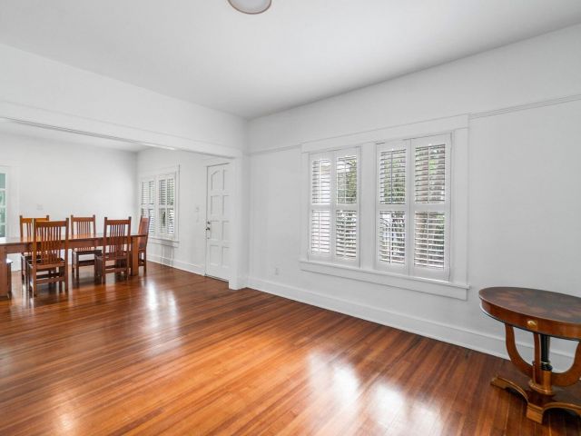 Продажа дома по адресу 319 Buckingham Road - фото 6390793