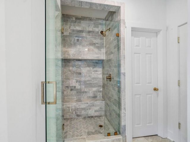 Продажа дома по адресу 319 Buckingham Road - фото 6506720