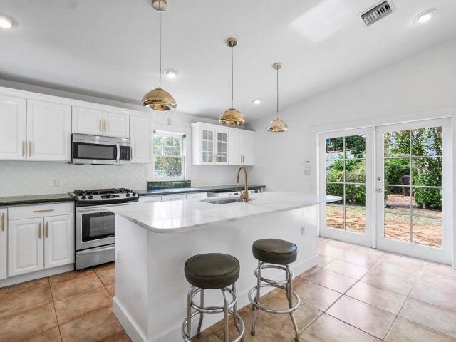 Продажа дома по адресу 319 Buckingham Road - фото 6506721