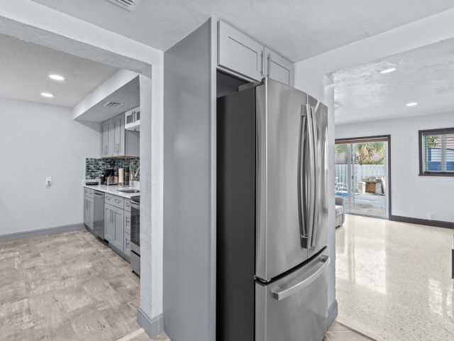 Продажа дома по адресу 741 W 10th Street - фото 6384629