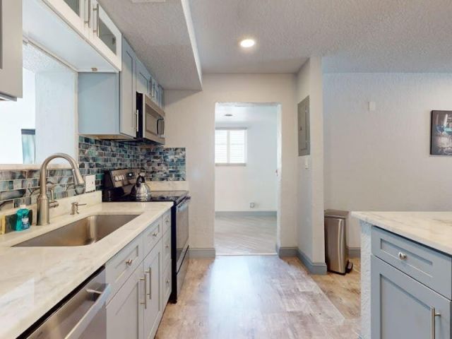 Продажа дома по адресу 741 W 10th Street - фото 6384630