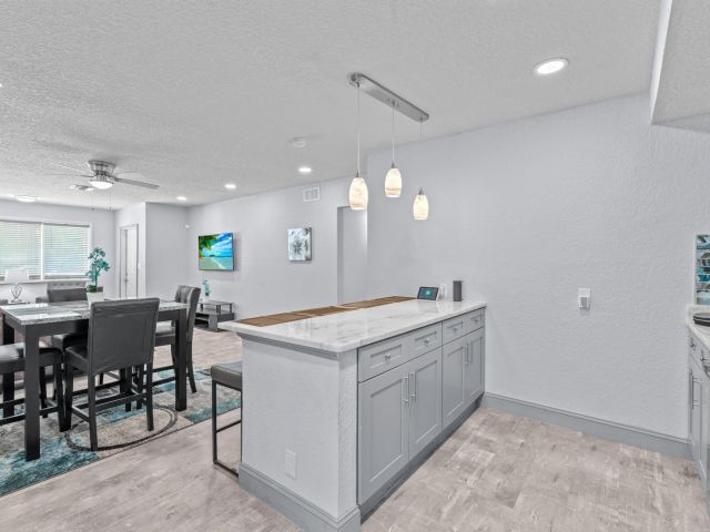 Продажа дома по адресу 741 W 10th Street - фото 6384632