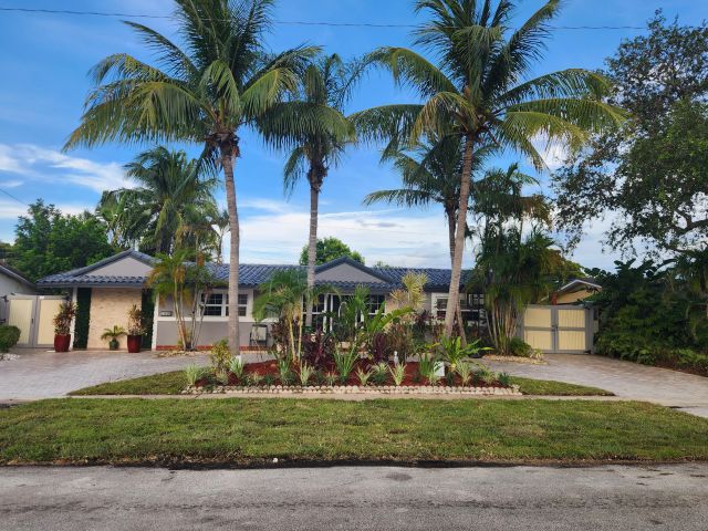 Дом в аренду по адресу 1320 SE 2nd Terrace - фото 6385525