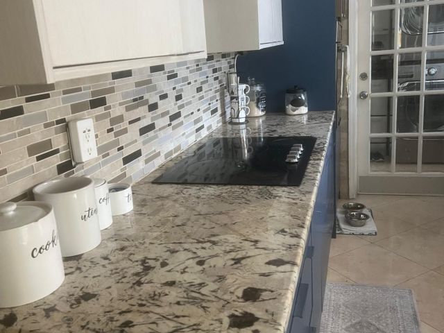 Дом в аренду по адресу 1320 SE 2nd Terrace - фото 6385535