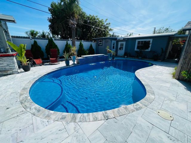 Дом в аренду по адресу 1320 SE 2nd Terrace - фото 6385537