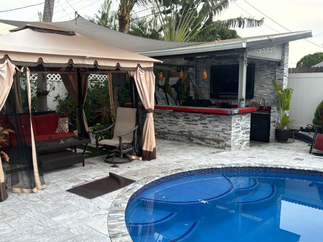 Дом в аренду по адресу 1320 SE 2nd Terrace - фото 6385538