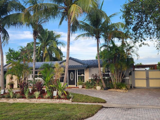 Дом в аренду по адресу 1320 SE 2nd Terrace - фото 6385540
