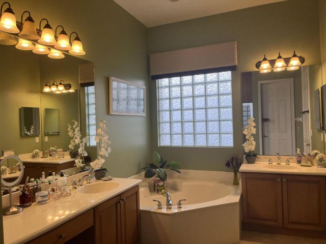 Продажа дома по адресу 9386 Madewood Court - фото 6390614