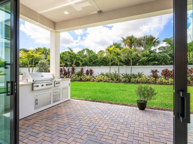 Продажа дома по адресу 8330 Essex Country Club Drive - фото 6437273