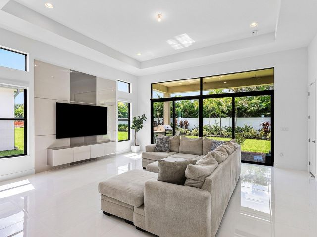 Продажа дома по адресу 8330 Essex Country Club Drive - фото 6437276