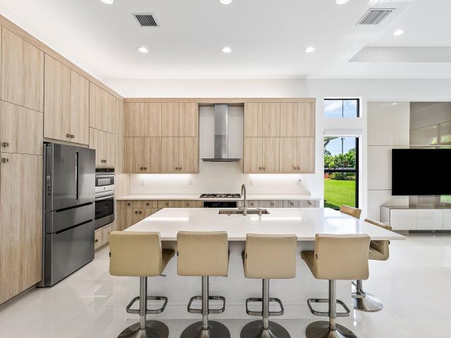 Продажа дома по адресу 8330 Essex Country Club Drive - фото 6437277