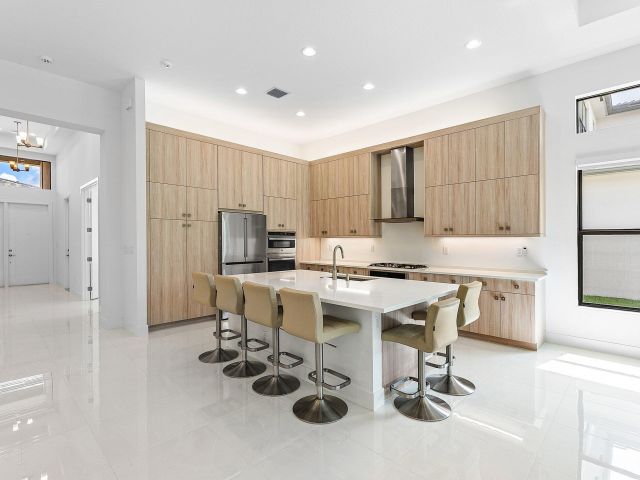 Продажа дома по адресу 8330 Essex Country Club Drive - фото 6437278