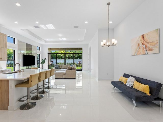 Продажа дома по адресу 8330 Essex Country Club Drive - фото 6437279